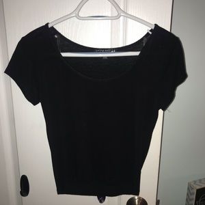 Black short sleeve crop top, medium
